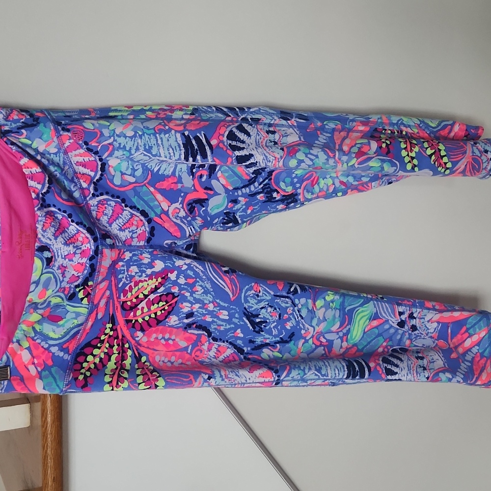 Lilly Pulitzer Blue and Pink Leggings with Tropical Pattern
